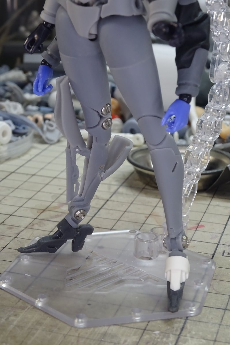 Block1.5用脚部に展開式ブレードを仕込んだもの。
従前モデルのサイズアップだからそんな難しくないと思ったら結構手間取ったやつ…