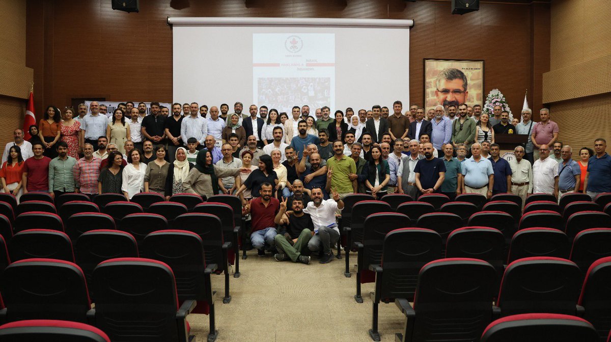 İHD Urfa Şubesinin 18. Olağan Genel Kuruluna katılım sağladık. Seçilen yeni yönetimi tebrik eder, başarılar dileriz.