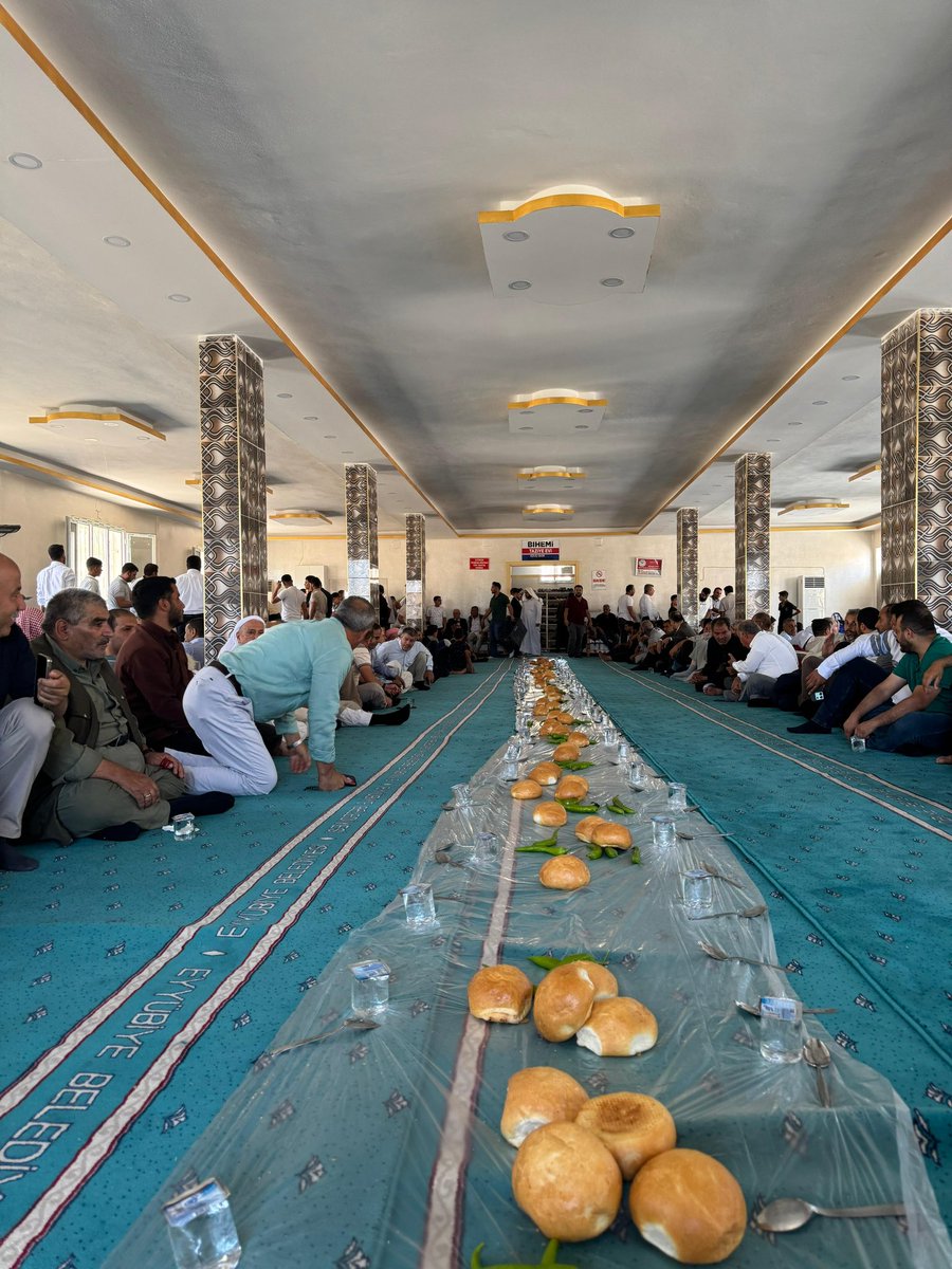 📍 Şanlıurfa - Eyyübiye 

Önceki dönem AK Parti Eyyübiye İlçe Başkan Yardımcımız ve değerli dava arkadaşımız Mustafa Ağar'ın değerli oğlu İsmail ile Kıymetli Kızımız Zehra'nın Süpha yemeğine katıldık. 

Rab'bim muvaffakiyet eylesin, gençlerimize mutluluklar diliyorum.

Bu güzel