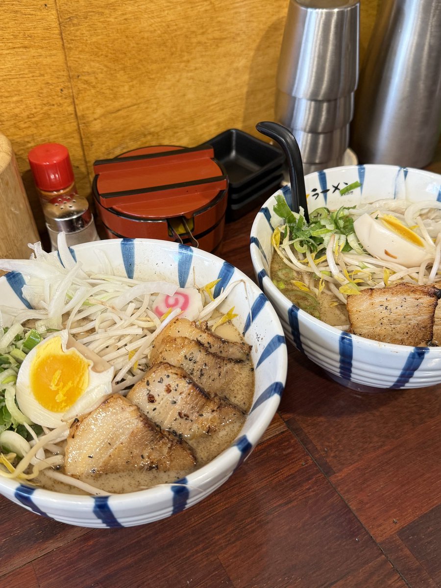 과거 호시 좋아할 때 맛잇다고 말해도 
아무도 안믿어줫지만 이제는 말할 수 잇다

📍사당 호시라멘
서울 서초구 방배천로2안길 39 1층

돈코츠는 좀만 느끼하면 완뚝 못하는데
이건 국물까지 싹싹 긁어먹울수잇싐