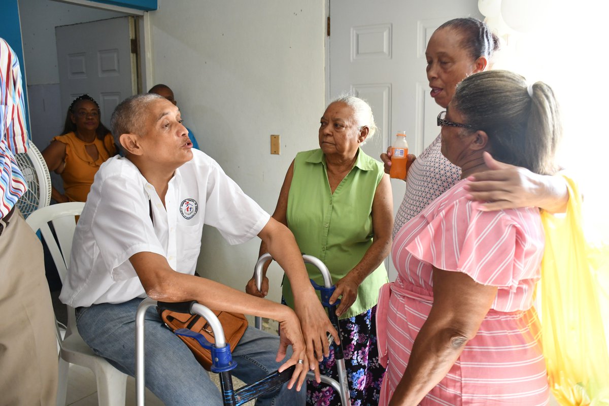 con este gran equipo coordinando fue posible un compartir con las madres abuelas de funabuelo dios gracia por este gran equipo