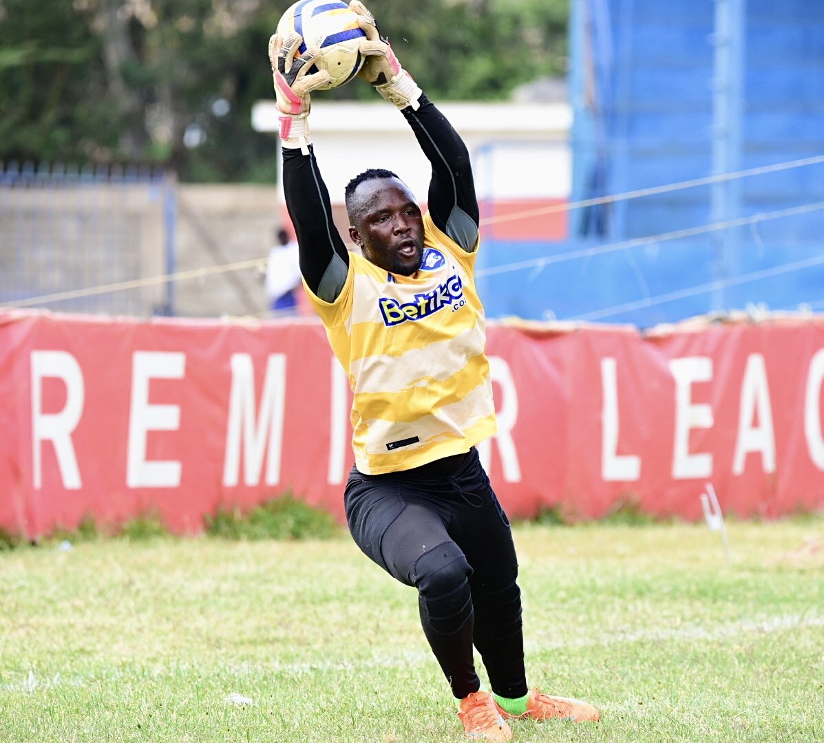 72'

What a save  from Opiyo 

Our shot stopper with a massive  one on one  save with a defence  well beaten 

AFC Leopards  0️⃣ KCB FC  0️⃣

#𝐁𝐞𝐭𝐢𝐤𝐚 |  #𝐎𝐮𝐫𝐬𝐅𝐨𝐫𝐞𝐯𝐞𝐫  | #𝐈𝐍𝐆𝐖𝐄