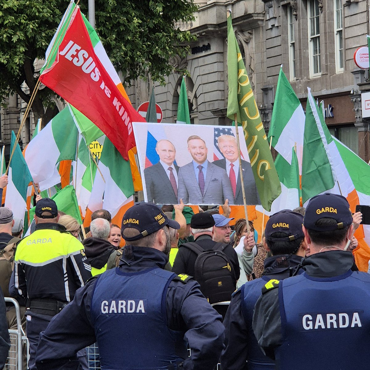 There goes the Women Protectors 🇨🇮