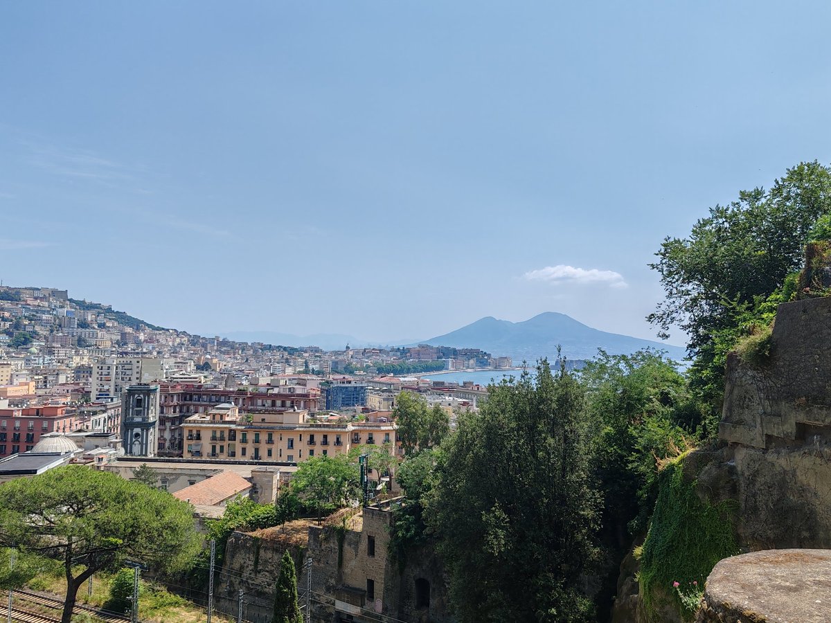 Calciomercatin1's tweet photo. Tombe di Giacomo Leopardi e Virgilio al Parco di Piedigrotta.
#VisitNaples sii tifoso del #Napoli e di #Napoli https://t.co/IGFBw6RZKS