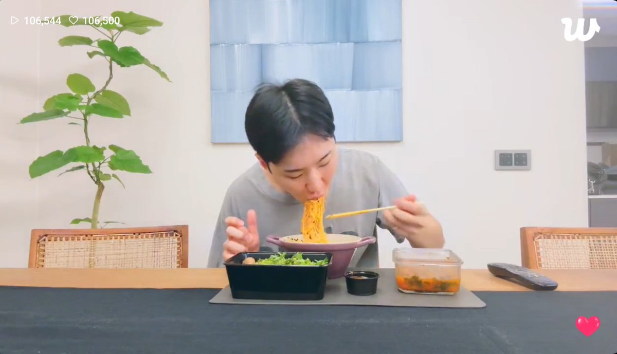 wonudeulie's tweet photo. tuwing pinapanuod namin kayo lagi nalang kayo kumakain hdhdsjajs sige eto na, kakain na nga ulit!!! https://t.co/dqMTm0ycrV