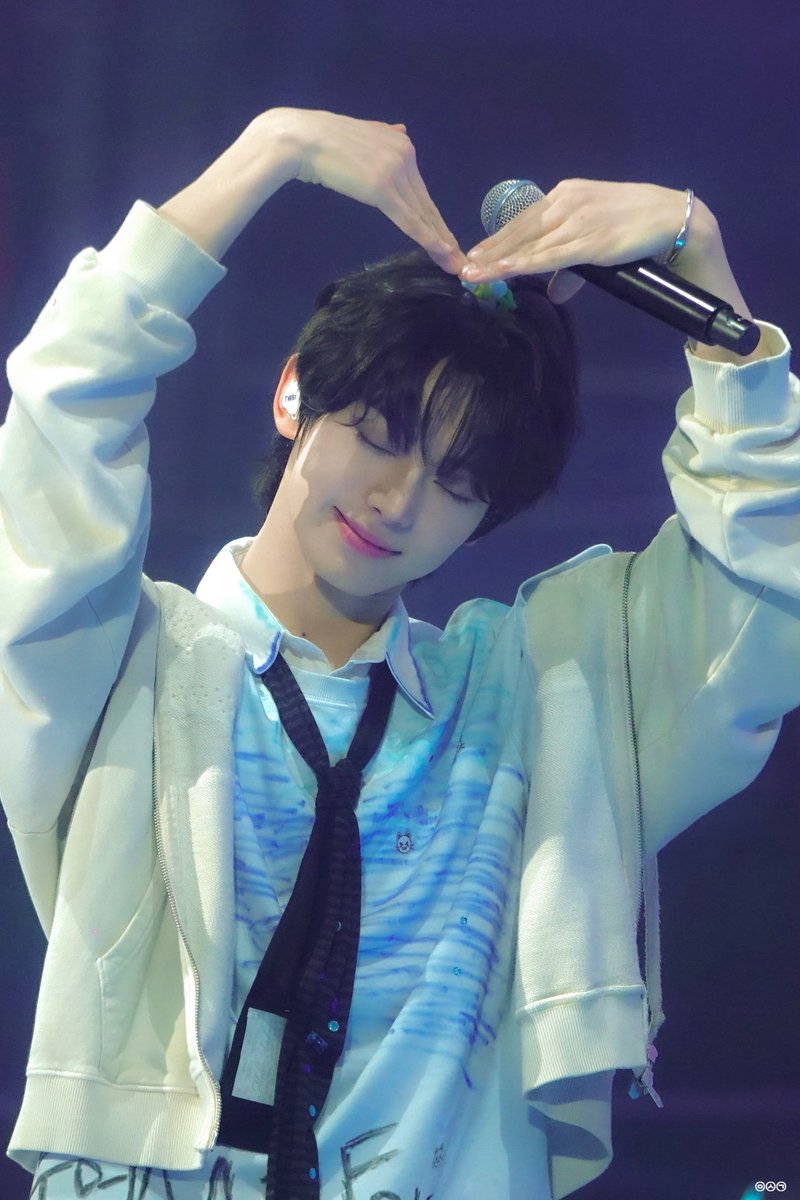 250622

한진아 첫 단콘 무사히 마친 거 축하해 ➰
맛있는 거 많이 먹고 꼭 행복해야 해 🍀

#한진 #HANJIN #韩振 #투어스 #TWS