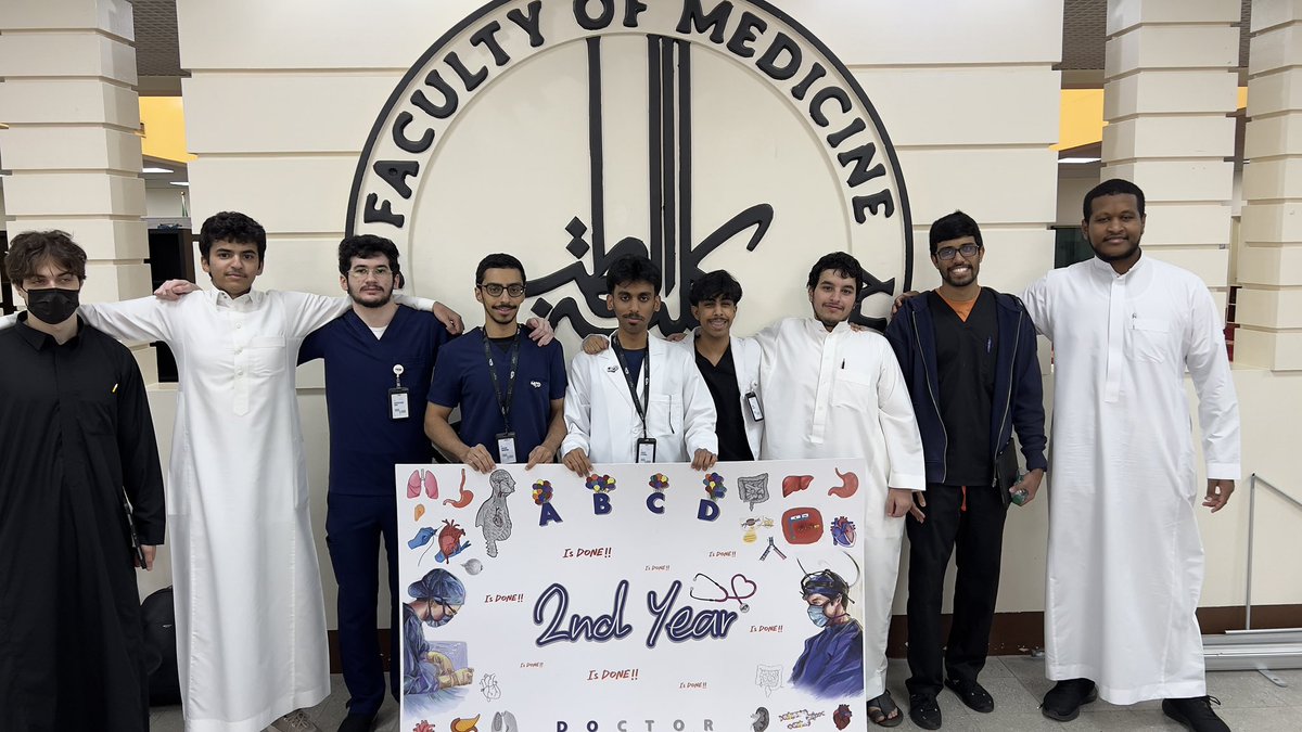 وانتهت اطول واصعب سنة الحمدلله 🙏 
مقبرة الطب ✅
الآن تبدأ راحة البال 

 #UQUMED44