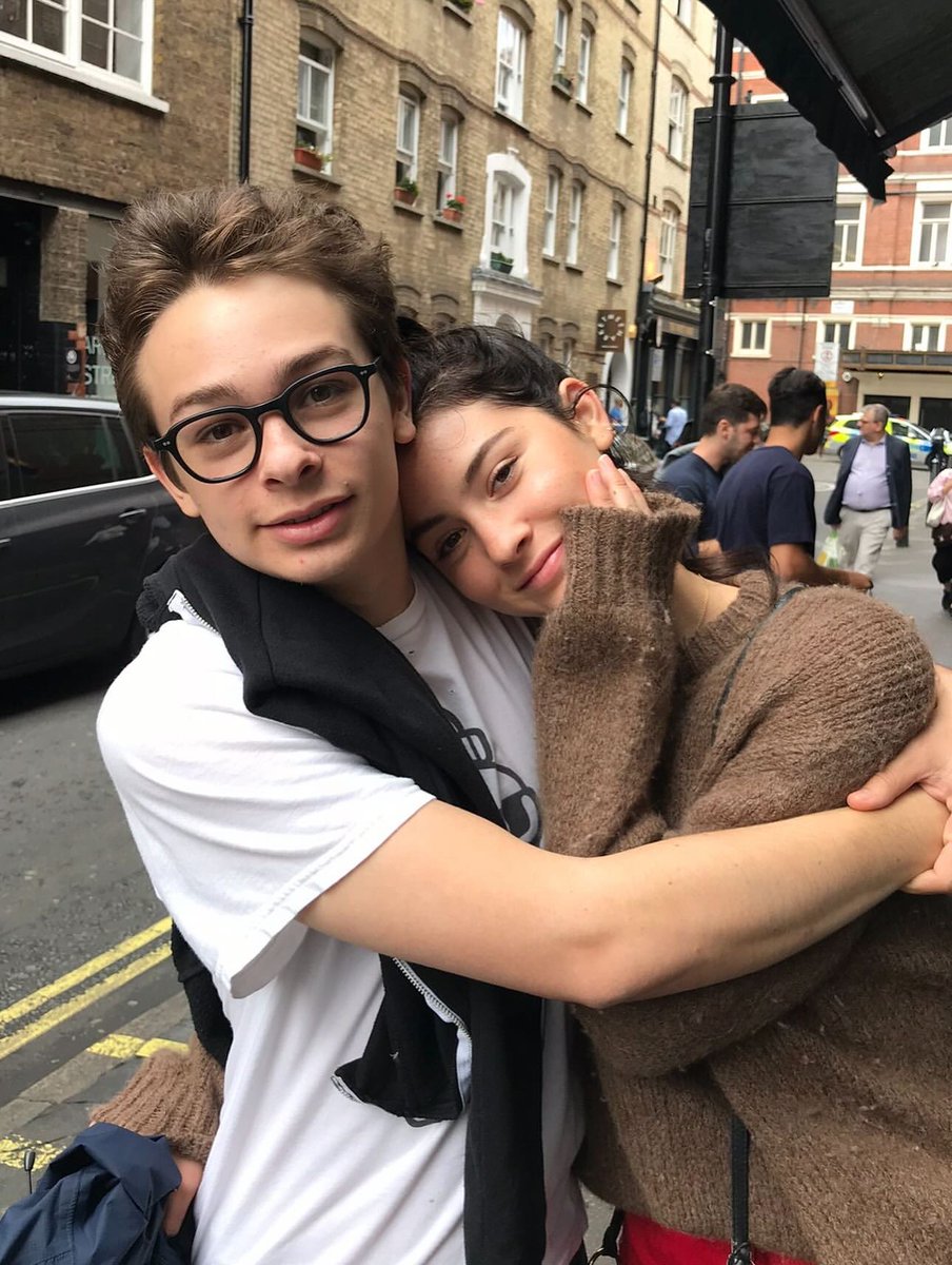 GracieAbramsBR's tweet image. AMORES!

Gracie Abrams via ktmcgrath. ❤️