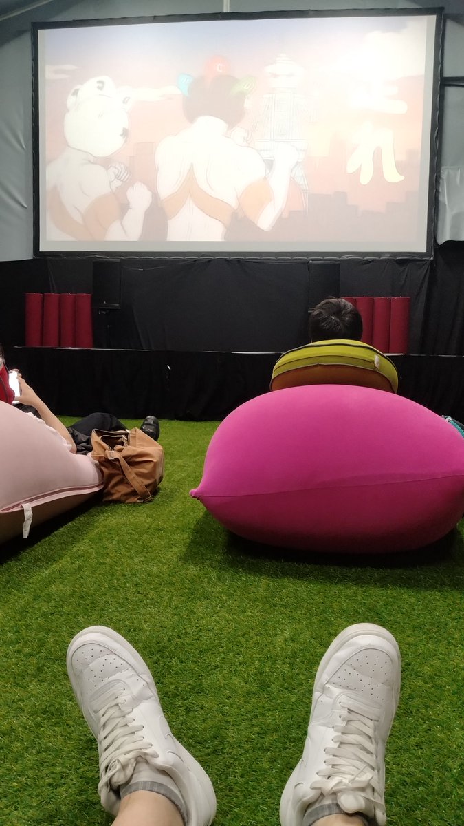 初めてのドリカムシアター。ヨギボーに身を委ねがら「グロリア」鑑賞。久しぶりに観ましたがやっぱカッコイイ！大九明子監督のトークイベントもたっぷりと、いろんなお話たくさん聞けました！