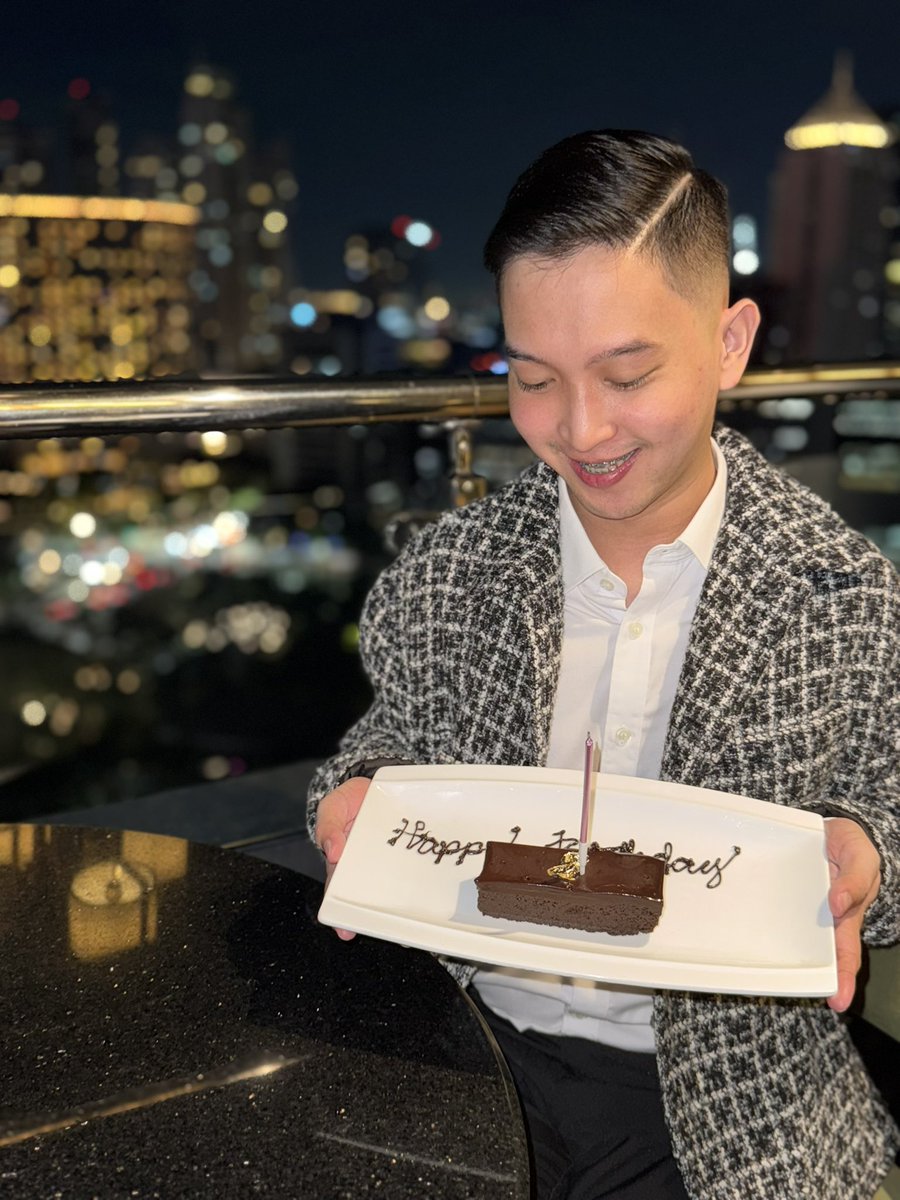 arvinjessy's tweet photo. Another year older, wiser and happier. ✨🥂 https://t.co/3v9p2bgEqg
