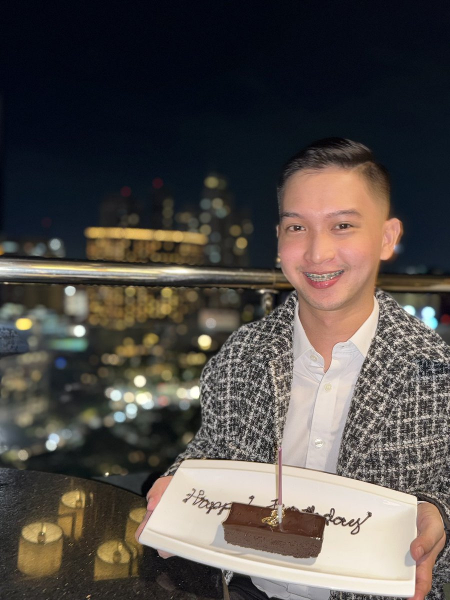arvinjessy's tweet photo. Another year older, wiser and happier. ✨🥂 https://t.co/3v9p2bgEqg