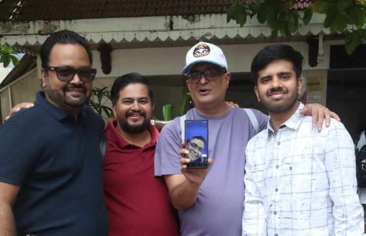 Theme_pic_India's tweet photo. #theme_pic_India_meet 
Today, after an exchange 100's of messages, the #coregroup met in person in Pune.
@dharmadhikarin @PatyaClicks
@Pravin7757
@imatharvpatil19 @ninadpawar2015 who travelled all the way from  Bhagyanagar, Vengurla Nashik, Delhi and Satara respectively, was truly overwhelming. 
The laziest of the lot @OmkarsClicks had to travel only 10 mins. We missed @deeptiradkar who was out of town & 
@kulsmadya who is out of country, but, we connected online.
Post a quick breakfast, we had a mini #Photowalk from Pune Mandai to Shaniwarwada.
Lots of discussion, plans, photo's & overall fun.
A total refresher for the whole team.