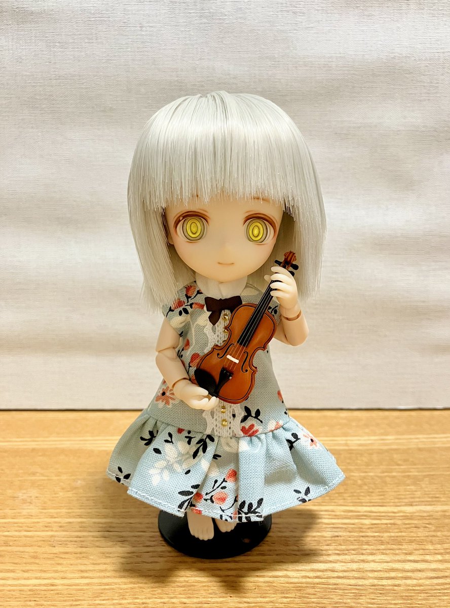 AKガーデンにてお迎えしました
めだまやさん(<a href="/ToyboxMzgk/">めだまや®</a> )の10mmアイと
Dolly Hatter(<a href="/DollyHatter/">DollyHatter</a> )さんのワンピース
オビツ11の公式開眼ヘッドM02だと丸型アイが可愛い雰囲気になってピッタリ！
ワンピースは可愛い柄物たくさんで迷いに迷って2着購入。形も綺麗で縫製美しくもっと欲しいくらい！