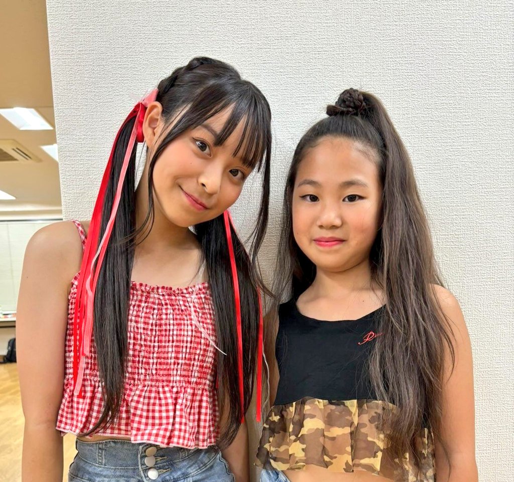 YOTSUBA_12_05's tweet image. ただいま✨やっと帰りついたー‼️😆
#健ちゃん先生 のモデルレッスンだったよ🤭

ママのスマホの充電なくなって
#Yuuri ちゃんママ #まりちゃん💜 ママに撮ってもらった😆

久しぶりの健ちゃん先生レッスン楽しかった〜🎶🍀

#LittleBigGirls研修生
#四葉
#ミント担当
#rianny
#イメージモデル四葉