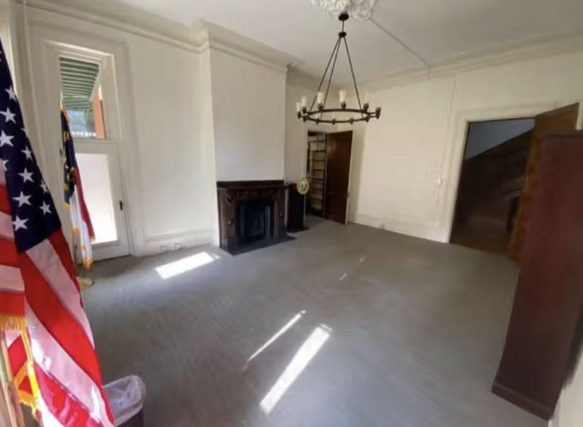 Did Robinson take off w/ all the Lt. Gov office furniture?