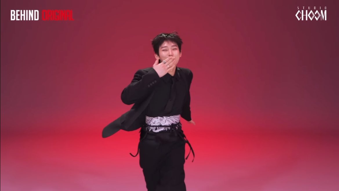 pocketzgallery's tweet photo. JUNGWON'S BRIGHT SMILE WHEN SUNOO CAME RUNNING INTO THE CAMERA AND BLEW A KISS BYE https://t.co/nwCA1wUTaX