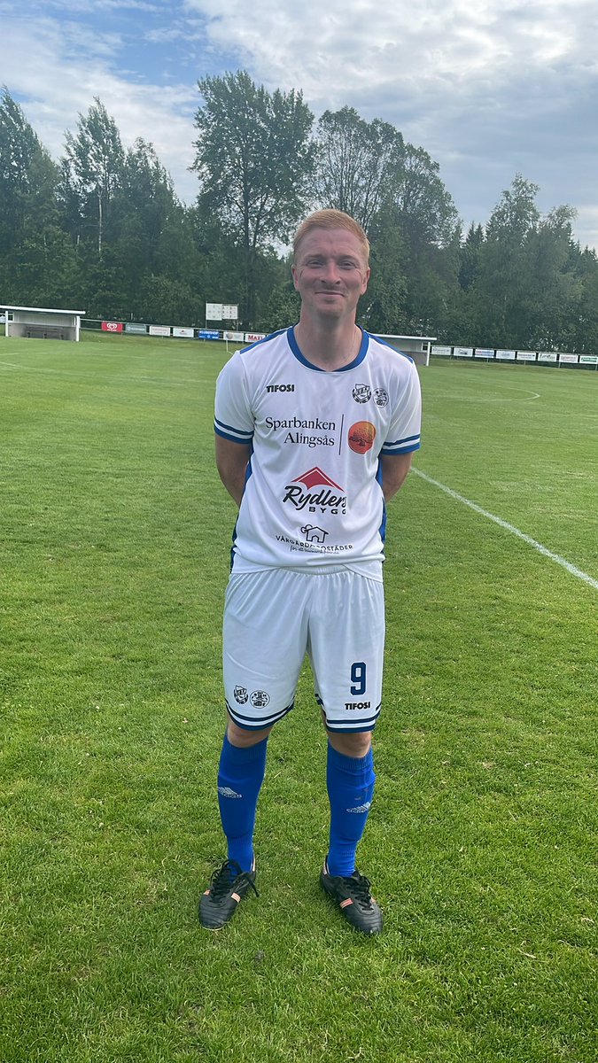 4 år sen senaste matchen, men med såhär snygga matchkläder kunde han inte hålla sig