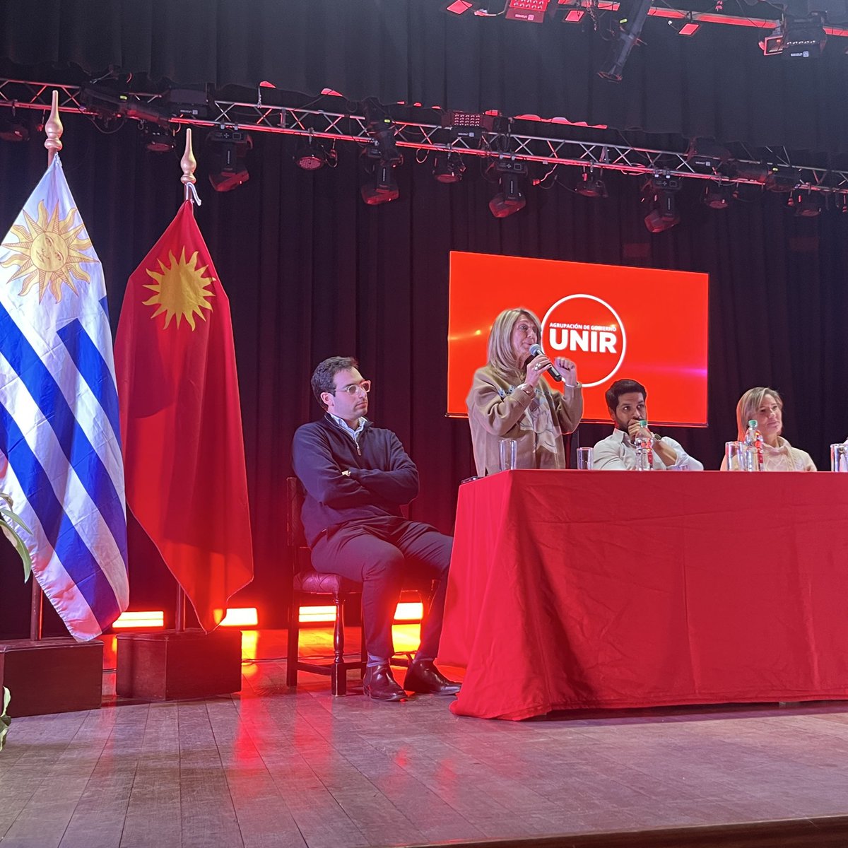 En la Agrupación Nacional de Gobierno de UNIRJ, junto a <a href="/AndresOjedaOk/">Andrés Ojeda</a>, reafirmamos un proyecto a largo plazo.
Desde Tacuarembó, con el respaldo de la gente, llegamos a la Junta Departamental y vamos a seguir construyendo, en coordinación con el sector. El futuro se trabaja.