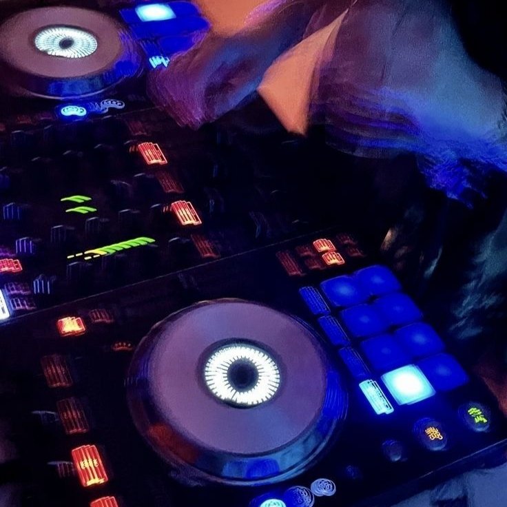 xenn | comms: open 🔞 tweet media