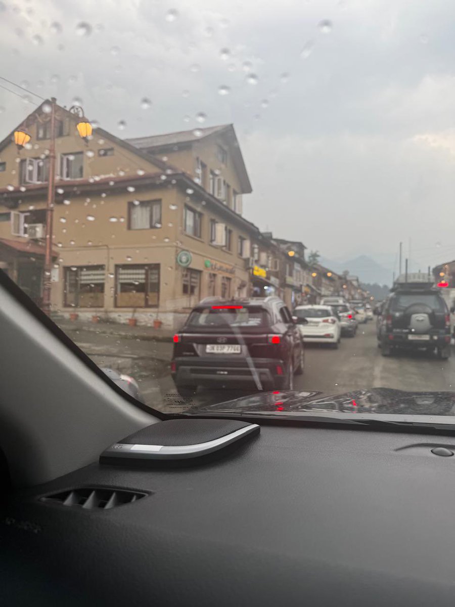 The last time I was in Pahalgam I cycled through a market that was all but deserted. Today I came back to a Pahalgam that was bustling with activity. Tourists from various parts of the country competed for space with local picnickers who were enjoying the cool climate &amp; rainy