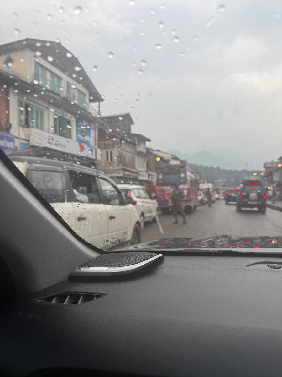 OmarAbdullah's tweet photo. The last time I was in Pahalgam I cycled through a market that was all but deserted. Today I came back to a Pahalgam that was bustling with activity. Tourists from various parts of the country competed for space with local picnickers who were enjoying the cool climate & rainy weather. It’s very satisfying to see the efforts my colleagues & I have been putting in slowly bearing fruit.