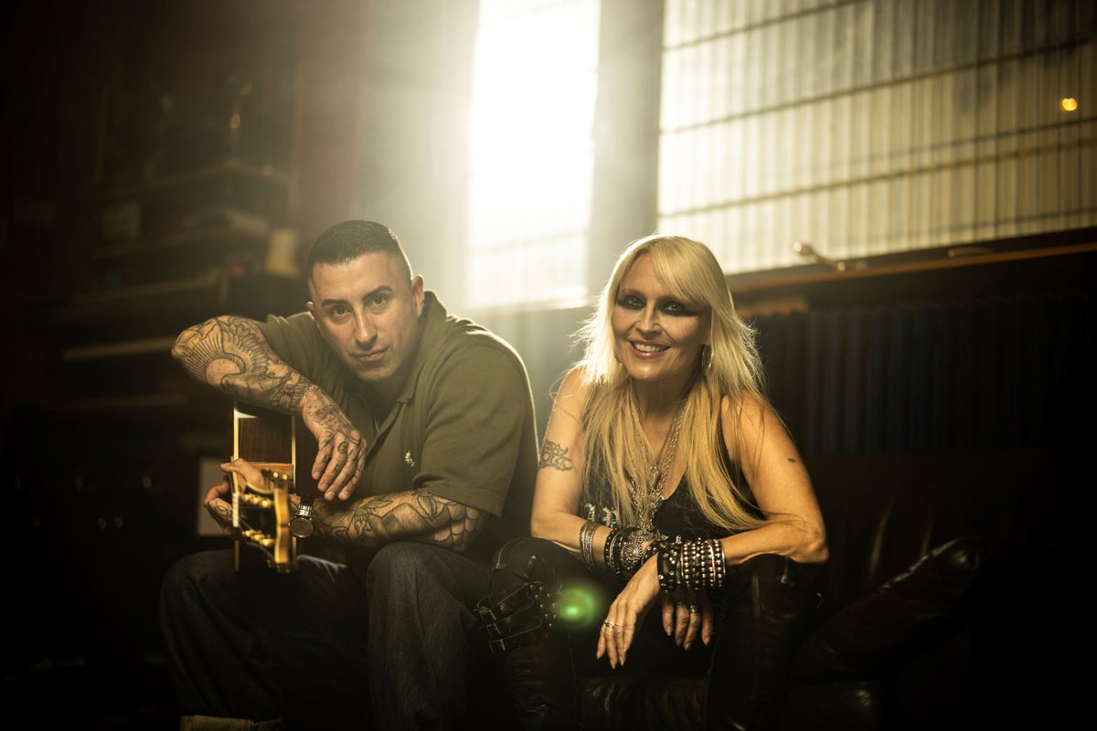 A very happy birthday to this super nice bloke, #SammyAmara of #Broilers!
If you haven't - check out the video for our duet 'Bond Unending'. I love that song so much!
🤘💪❤️🙏
#Love, #Doro Pesch

<a href="/BRLRS/">Broilers</a>
#doropesch
#conqueress
#warlock
#allformetal
#allweare