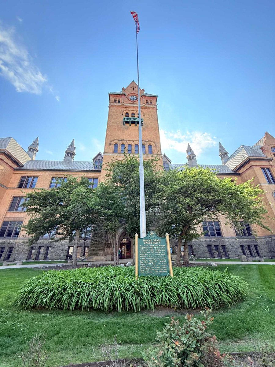 “A beacon of Detroit’s academic legacy, standing tall and shining bright.” 

#WSUSpotlight 📸: Muhammad Ridwan Mostafa 

Share your pics and videos via go.wayne.edu/wsu-spotlight.