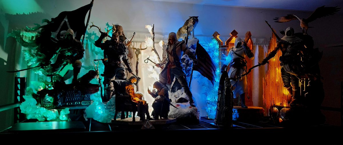 Collector Ryan's Assassin's Creed statues light up the room ✨ 

Complete your Assassin's Creed collection ➡️ ow.ly/3r2F50W7ikZ

📸 Show us your PureArts collection! Tag us &amp; use #PureArtsSnap