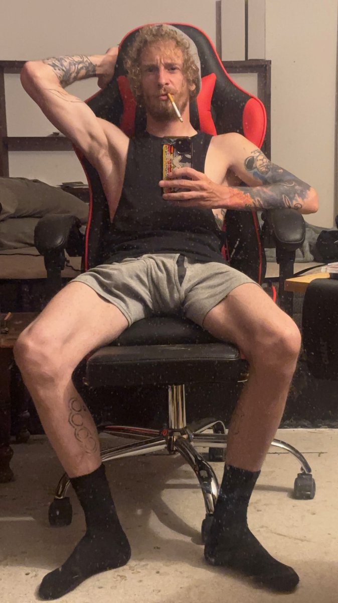 Overdraftmaster's tweet image. Lemme guess .......
You "love male feet" you're "broke right now ", and "you just wanna talk"?
Pathetic 
I'm a real alpha. I smoke, sweat, spit, and make weak betas like you pay for the privilege to exist near me.
🚫 No freebies 
🚫 No begging 
🚫 No jerking unless I say so