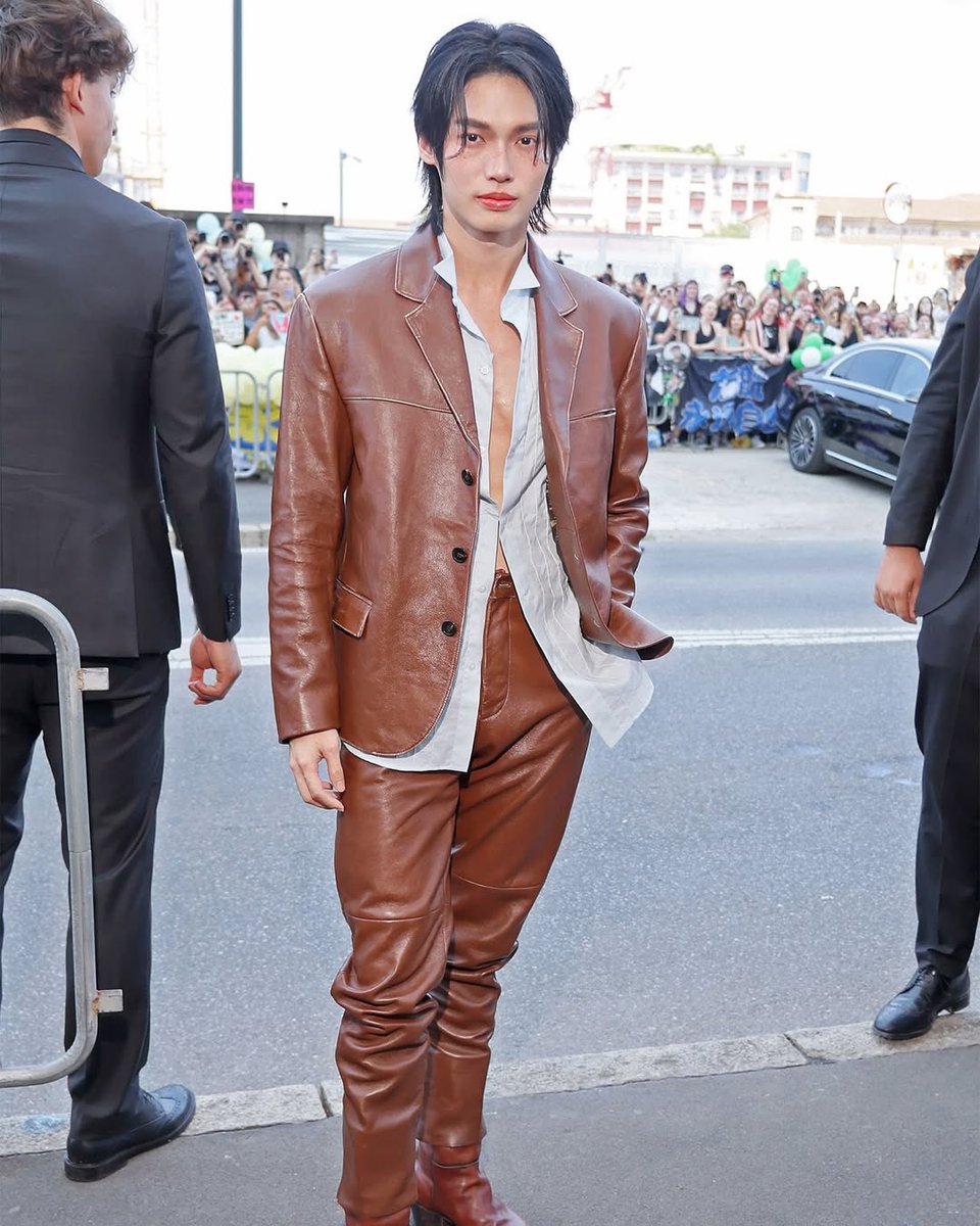 หล่อสะกดทุกสายตา! วิน เมธวิน <a href="/winmetawin/">Winmetawin</a> Prada Ambassador สุดฮอตกับลุคชมโชว์ @prada Men's Spring/Summer 2026 ที่มิลานในวันนี้ บอกเลยว่าความหล่อไม่เป็นรองใคร

#ELLEThailand 
#PRADASS26 #Prada 
#PRADASS26xWIN #winmetawin