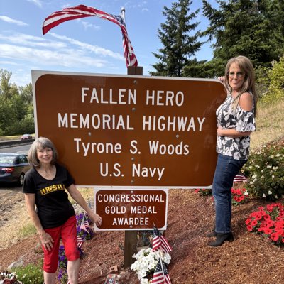 MelissaPapp4's tweet image. #NavySEAL 
#TyroneSWoods
#13Hours 
#NeverForgetBenghazi
#CongressionalGoldMedal 
#FallenHeroMemorialHighwaySign
#NewProfilePic