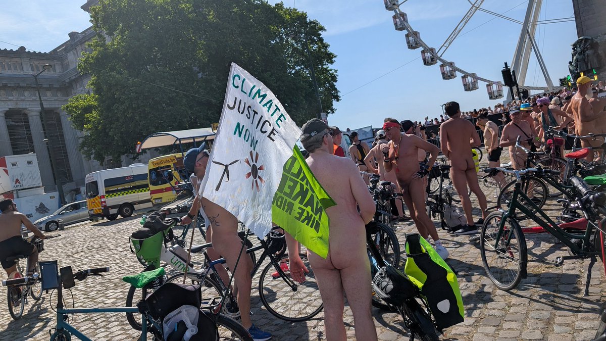 JbJohros's tweet photo. @CeesBlootloper Es war sehr schön und warm https://t.co/0Wu4cLFP2t