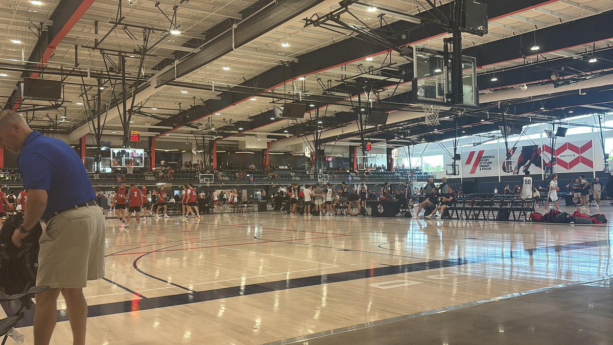 HoltBasketballB's tweet image. Off to go good start here in KC @MW_Showcase 2-0 with Ws over Maize KS and Topeka West- gearing up for day #2!