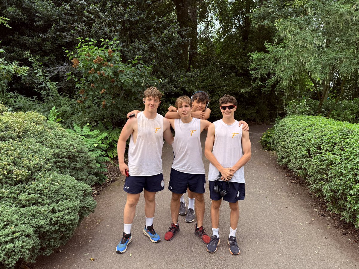 Lap 7 team are back!! #UppinghamFircroft🟢🟡