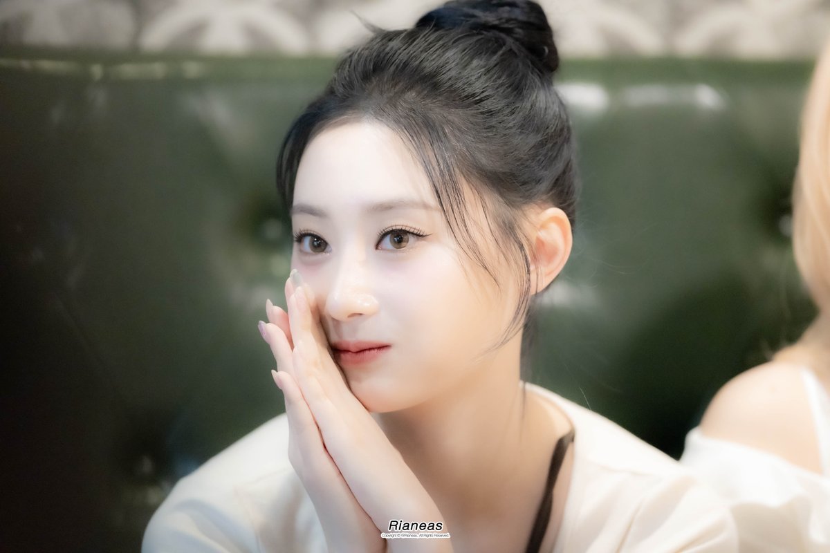 rianeas_'s tweet photo. 250622 
#PRIMROSE #프림로즈 
#NAHYUN #나현
미니팬미팅 https://t.co/pjQjrt4gDR