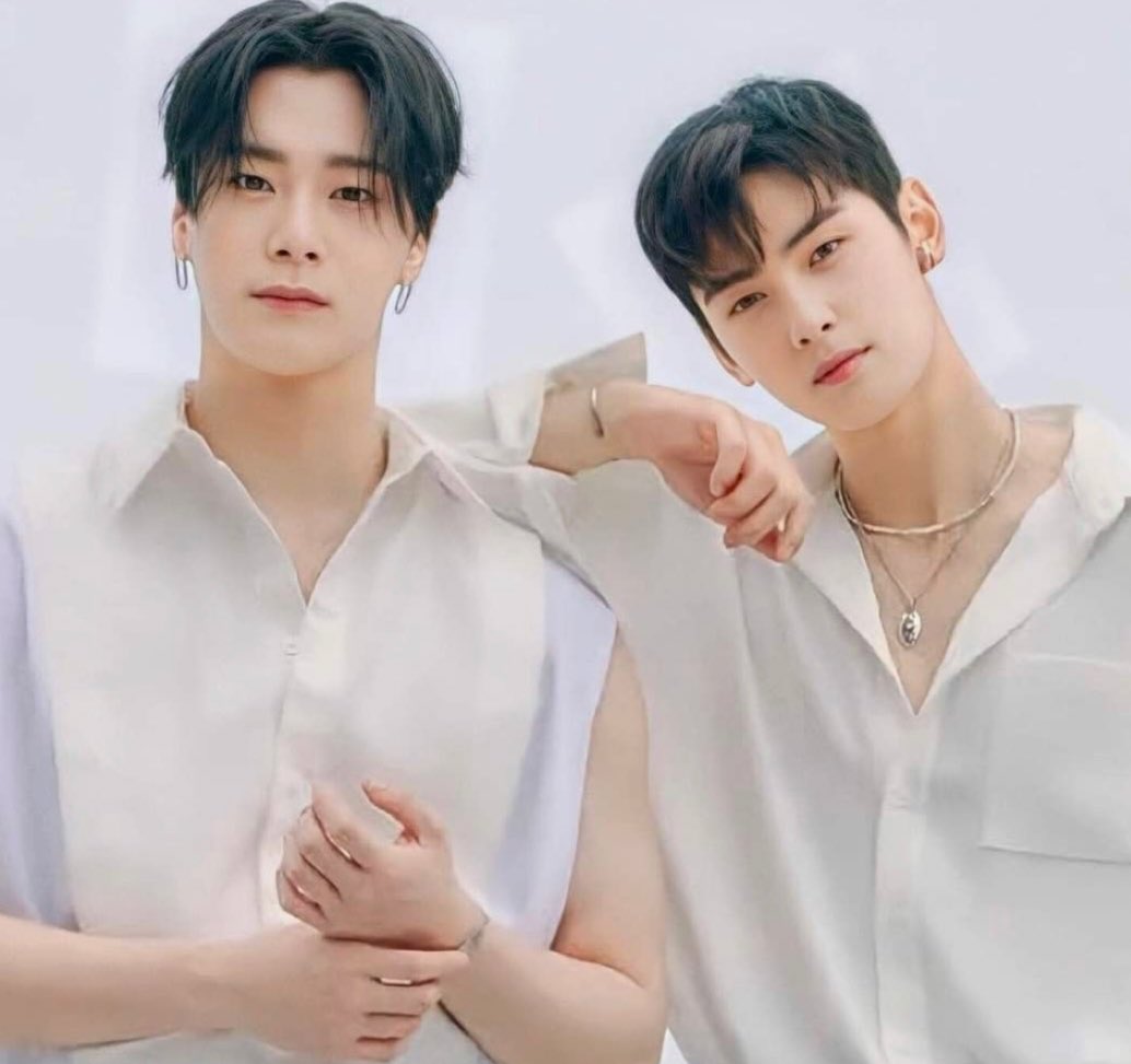 dalroha's tweet photo. No way that is not Eunwoo and Moonbin it checks out too good. K-pop demon hunters, I see you. https://t.co/kzcBJbVPDN