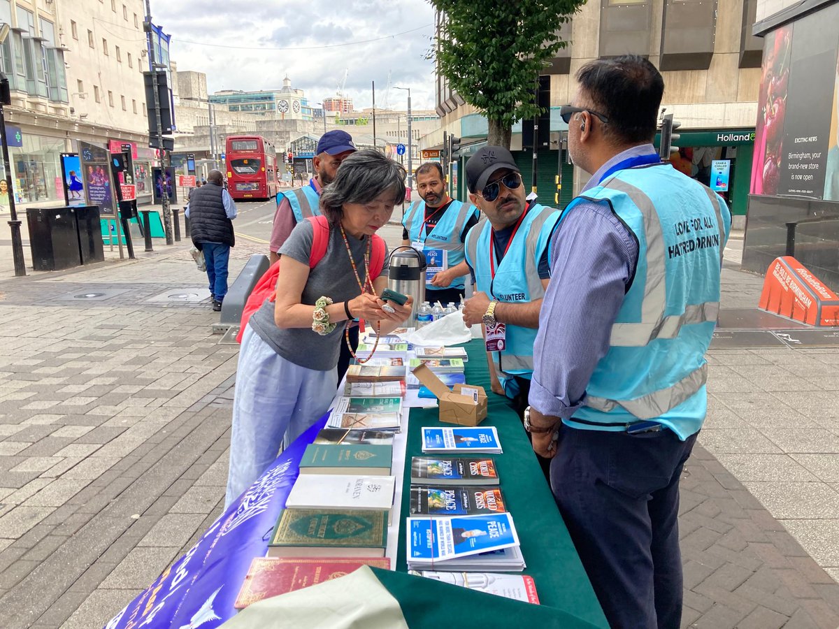 Ahmadiyya Muslim Elders Association Birmingham East chapter organised an out reach activity (Eid Celebration Party) on 22nd of June 2025 in Birmingham City Centre to spread the peaceful message of Islam and promissed Messiah AW.
#stopww3
<a href="/Ansarullah_UK/">Majlis Ansarullah UK</a> <a href="/ukmuslims4peace/">UKMuslimsforPeace</a> <a href="/AMEA_UK/">Ahmadiyya Muslim Elders UK</a>