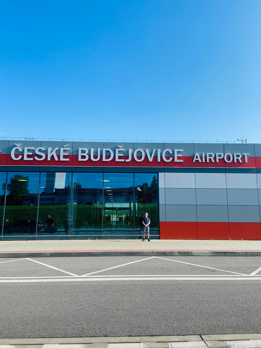 PetrSamec's tweet image. Brácha poprvé poletí a jako správný Jihočech poletí z Budějovic. 😄