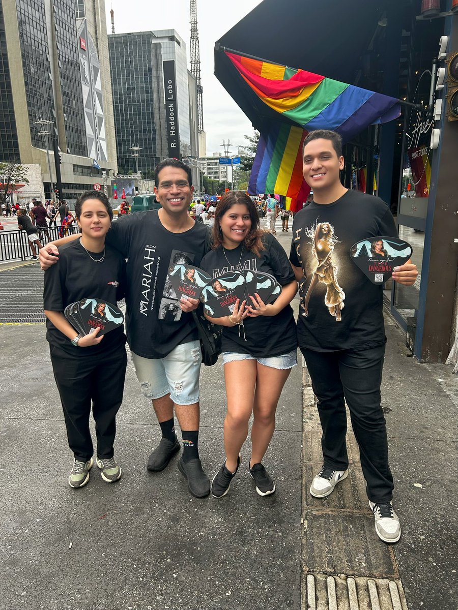 MariahNow's tweet photo. Estamos na Av Paulista! @MariahAlerts https://t.co/5S7jrCMKdC