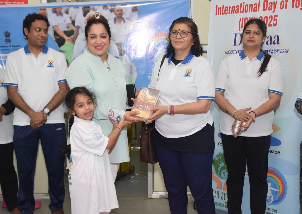 Devayaasociety's tweet photo. Honored to present Bhagavad Gita to our distinguished guests as a token of gratitude - Dr. Rekha Tirkey AMS, Dr. Poonam, and Dr. Pankaj Ranjan (I/C OPD). Thank you for your invaluable support! #BhagavadGita @moayush @ccrschennai @mdniy @DirectorCcryn https://t.co/cgo1M5zr7M