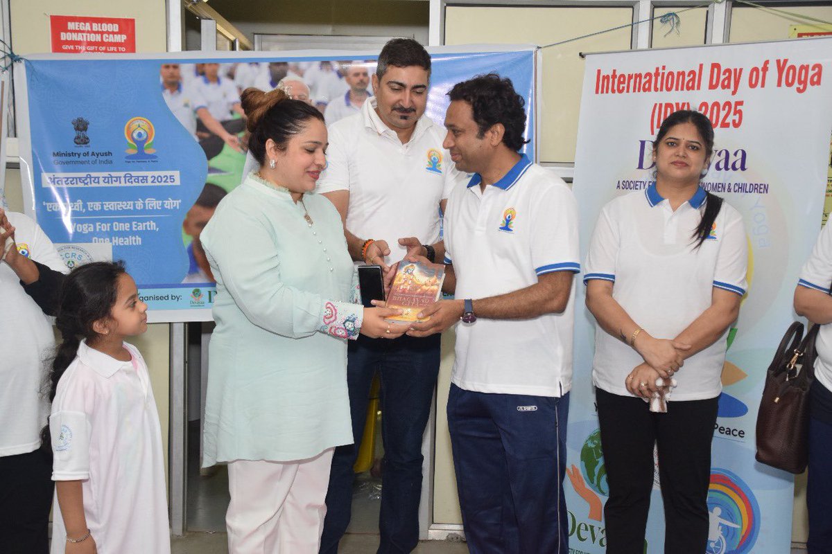 Devayaasociety's tweet photo. Honored to present Bhagavad Gita to our distinguished guests as a token of gratitude - Dr. Rekha Tirkey AMS, Dr. Poonam, and Dr. Pankaj Ranjan (I/C OPD). Thank you for your invaluable support! #BhagavadGita @moayush @ccrschennai @mdniy @DirectorCcryn https://t.co/cgo1M5zr7M