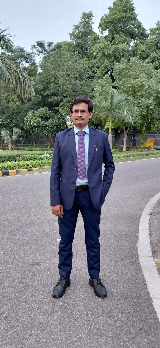 लिख नही सकते तो रिपोस्ट ही करदो।
#संविधान_निर्माता_BN_राव