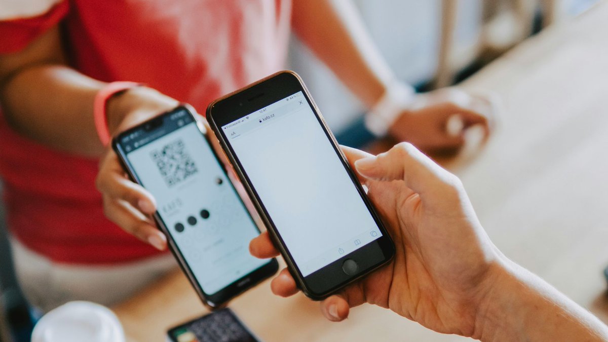afronews's tweet image. #QRcodes soared in popularity during the pandemic for their convenience—but now scammers are using them for a new kind of #phishing, dubbed “#quishing.” From hijacked parking meter stickers to fake emails posing as HR. afro.com/beware-qr-code…