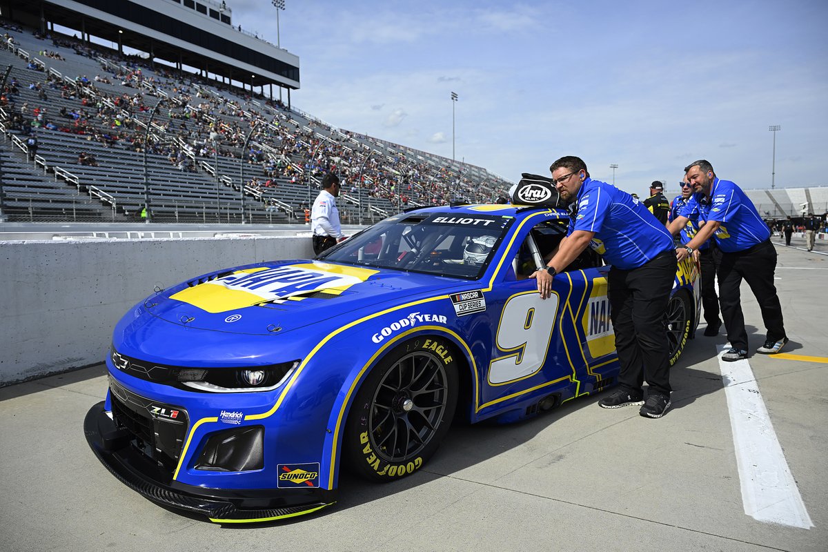 NAPARacing's tweet photo. Roll 'em out. Let's go racing!
@chaseelliott #NASCAR
@RonCapps28 #NHRA
#teamNAPA https://t.co/P10OV9tHEQ