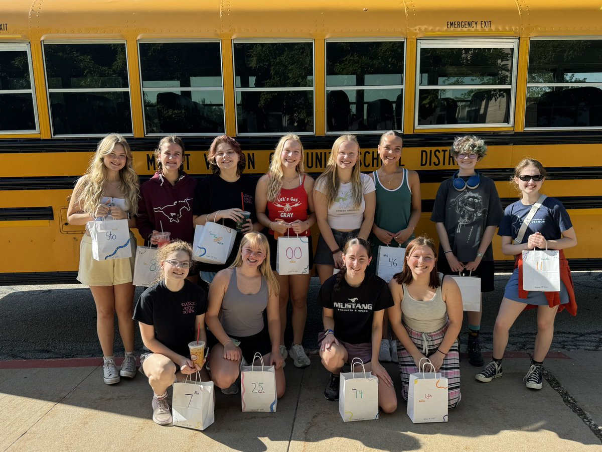 MVHStheatre's tweet image. And we’re off!  #TheWolves #ITF  ⚽️