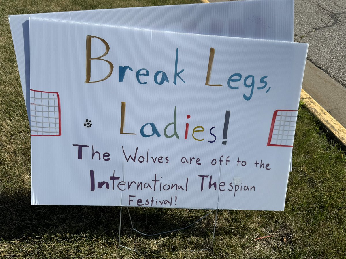 MVHStheatre's tweet image. And we’re off!  #TheWolves #ITF  ⚽️