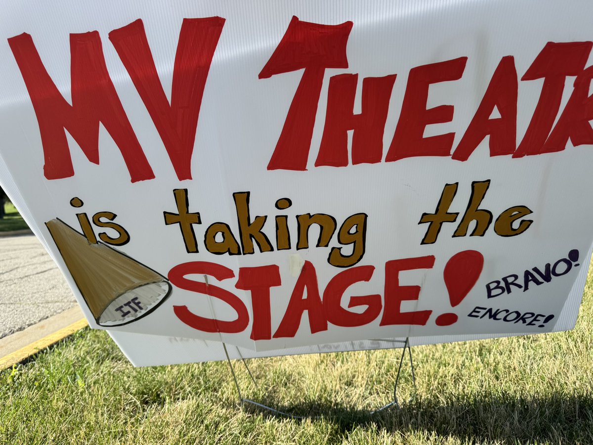 MVHStheatre's tweet image. And we’re off!  #TheWolves #ITF  ⚽️