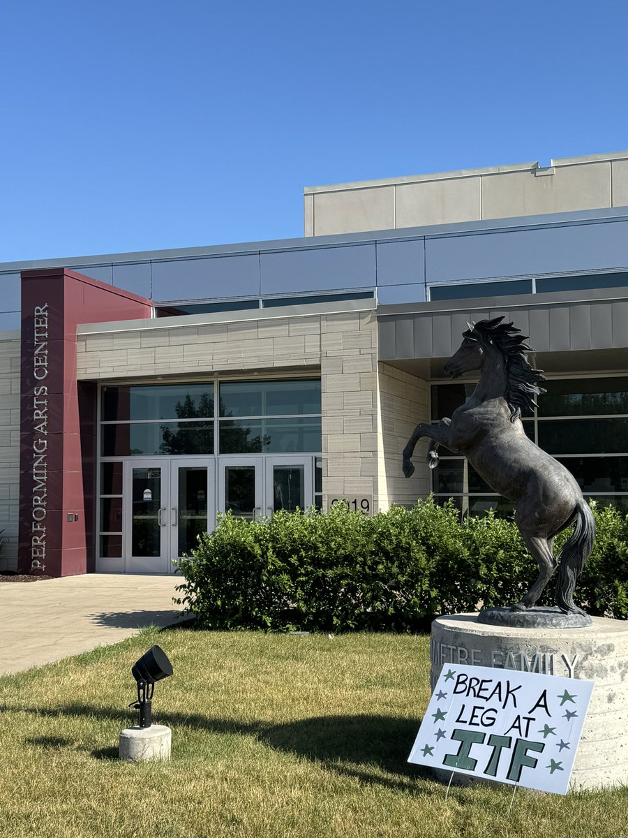 MVHStheatre's tweet image. And we’re off!  #TheWolves #ITF  ⚽️