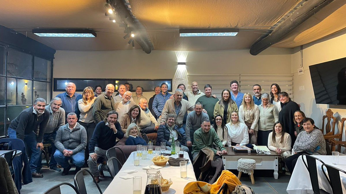 Años de aprendizaje, intensidad y el mayor crecimiento personal y profesional, siempre rodeada de AMIGOS.

La <a href="/ACAoficial/">ACA</a> es y será mi casa 🤍

¡GRACIAS! a directivos, funcionarios, productores, técnicos de empresas, instituciones es un lujo ser parte “de la gente del arroz”🌾✨