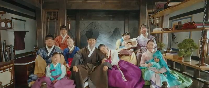 hibybaee's tweet photo. Happy family Yi Beon😄💥
#TaecYeon
#SeoHyun
#TheFirstNightWiththeDukeEp2 https://t.co/bHrULfZaJU